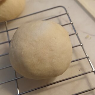 ヨーグルトの甘みのシンプル丸パン
